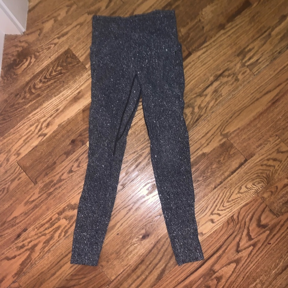 black and white lulu leggings so cute barely warn!!